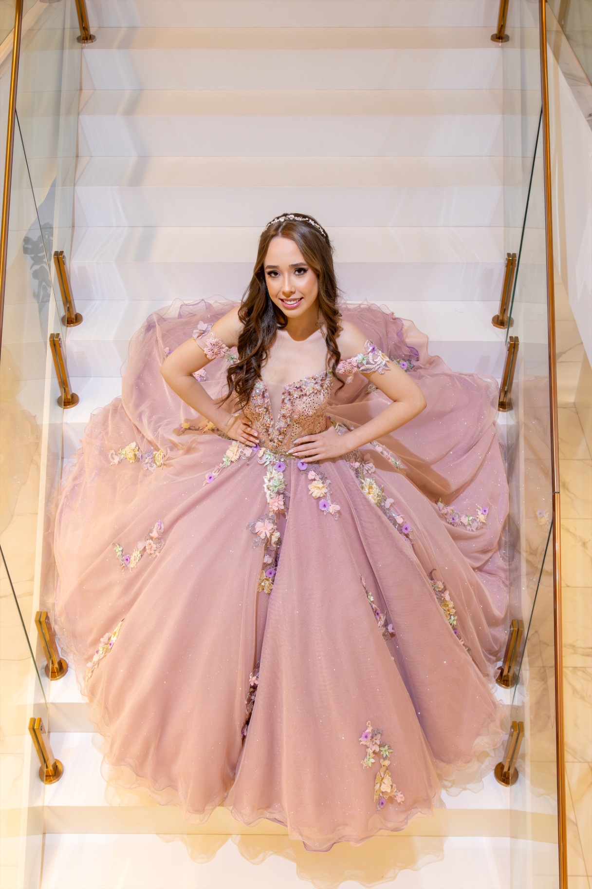 Debutante na escadaria