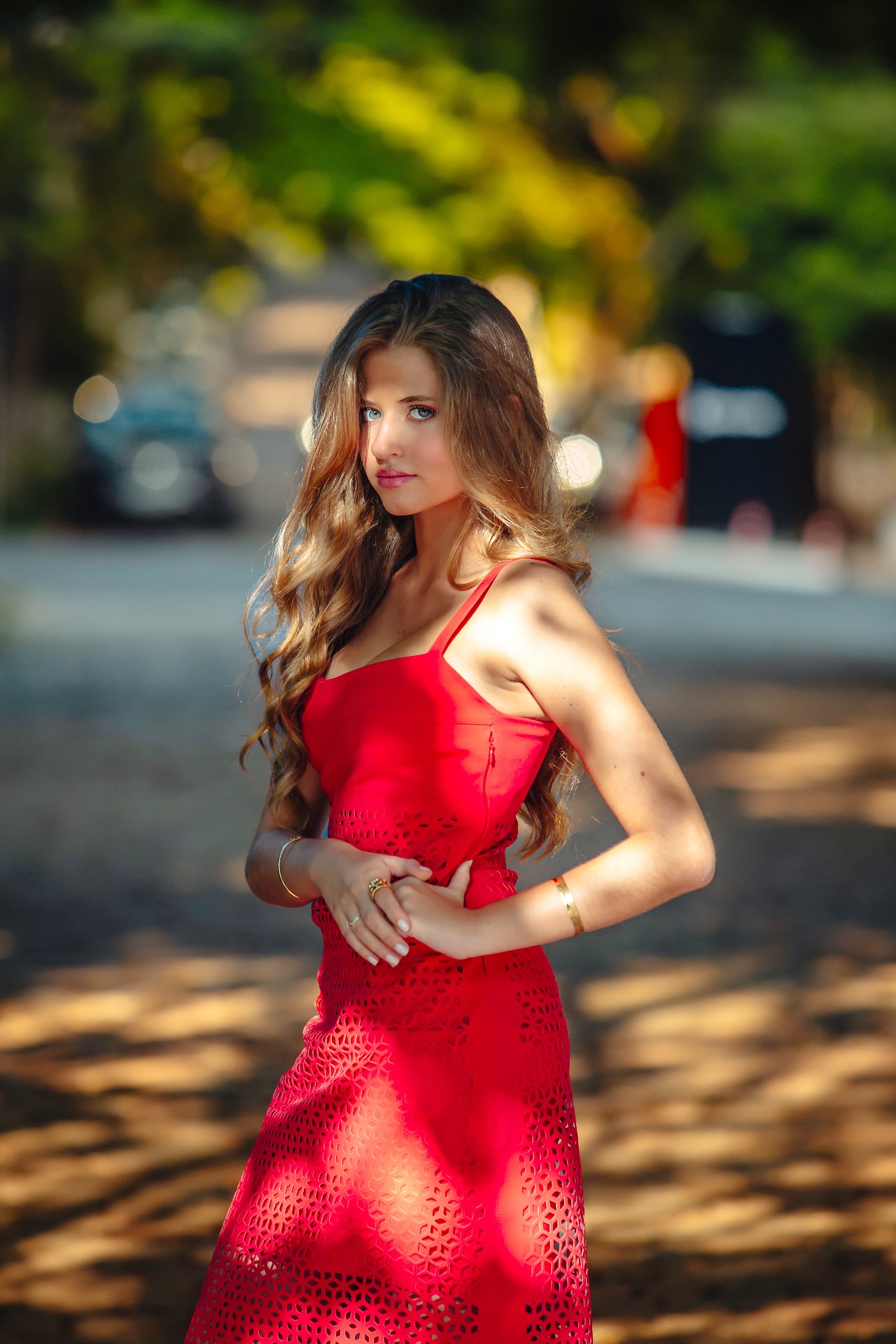 Vestido vermelho ao ar livre