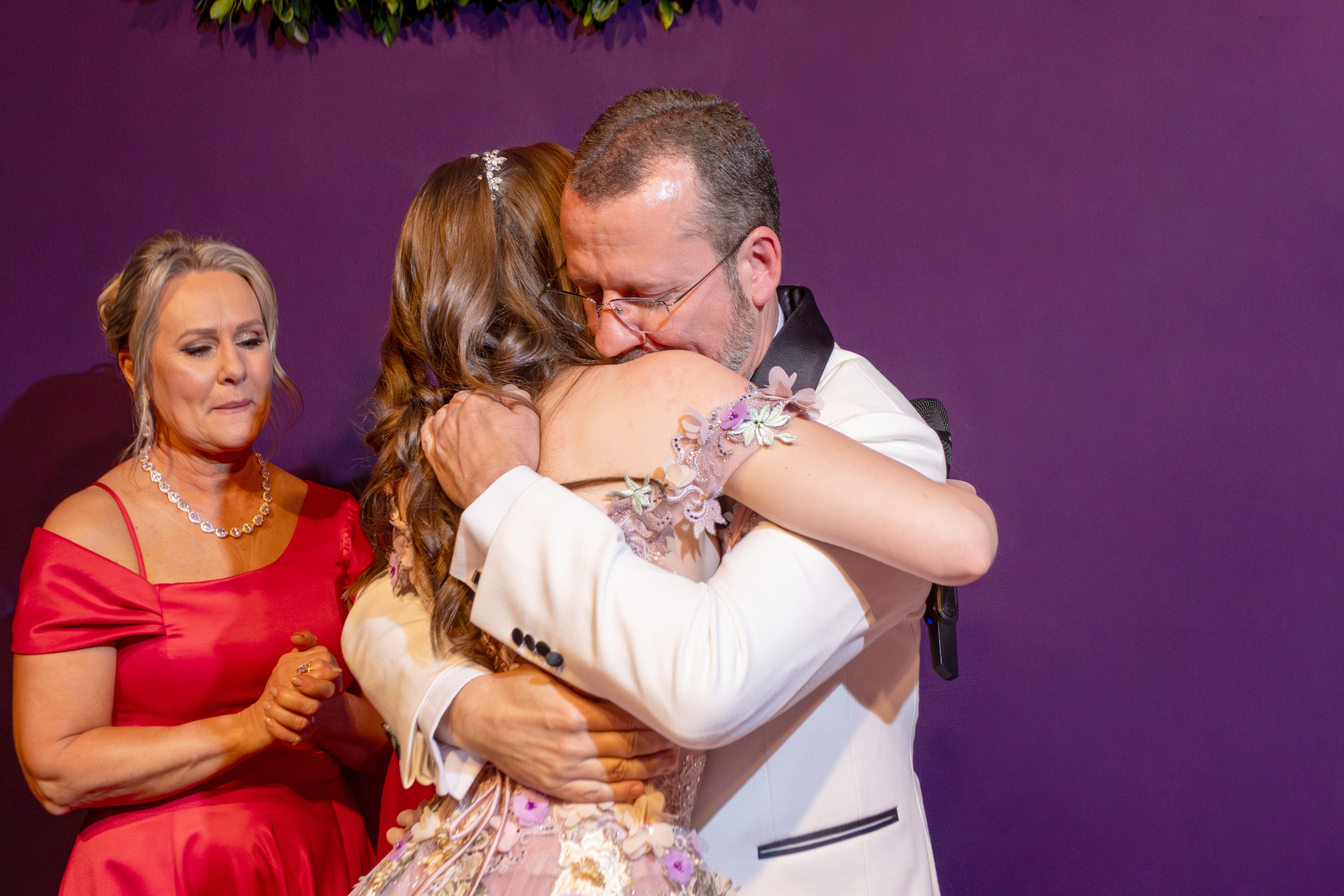Abraço emocionado com o pai